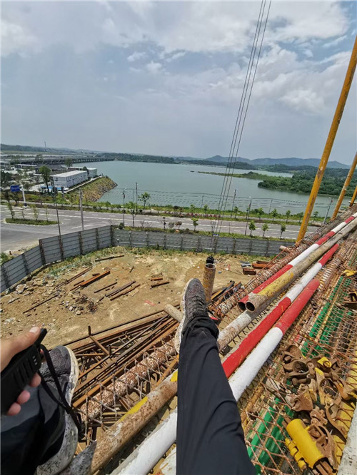 三原县作业中发生设备损坏或人员意外，责任怎么划分？